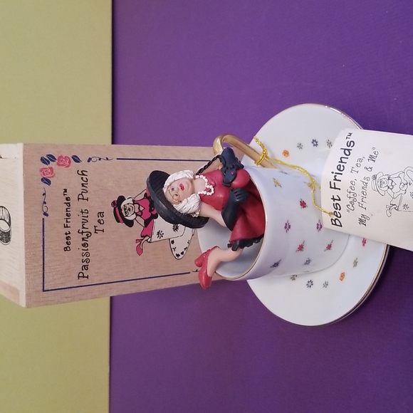 Adorable lady in tea cup - Picture 1 of 3